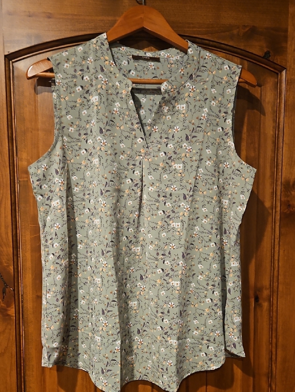 Sleeveless Sage Floral Split-Neck Women's Top
